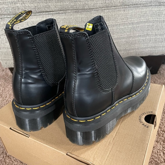 ❗️SOLD❗️Women’s platform Dr. Marten Chelsea Boot size 7 - Picture 4 of 12